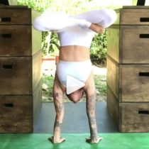 [VIDEO] Profesora de yoga enciende polémica por menstruación