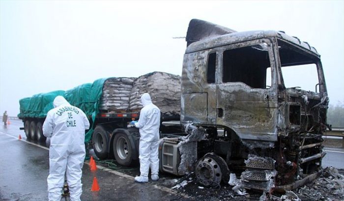 Ataque incendiario dejó un saldo de 19 camiones quemados en La Araucanía