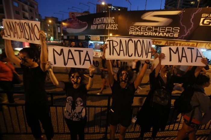 Mujeres marchan en Chile para reivindicar sus derechos Mujeres marchan en Chile para reivindicar sus derechos