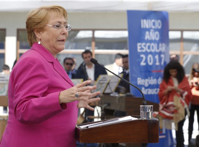 Bachelet inaugura año escolar en la Araucanía y pide 