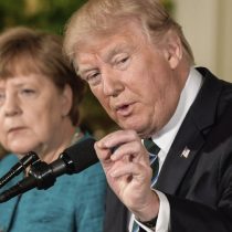 Angela Merkel lee revista 'Playboy' para preparar encuentro con Donald Trump