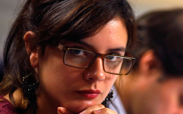 Camila Vallejo presenta proyecto para rebajar a 40 las horas semanales de trabajo
