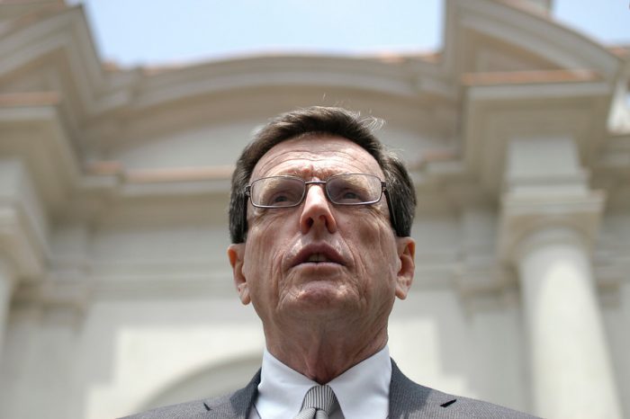 Ex secretaria del gerente general de SQM asegura que Carlos Larraín recibió aportes de la minera a través de boletas Ex secretaria del gerente general de SQM asegura que Carlos Larraín recibió aportes de la minera a través de boletas