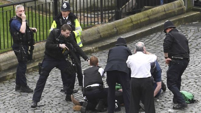 Lo que sabe del ataque que dejó al menos 4 muertos y 40 heridos frente al Parlamento británico en Londres