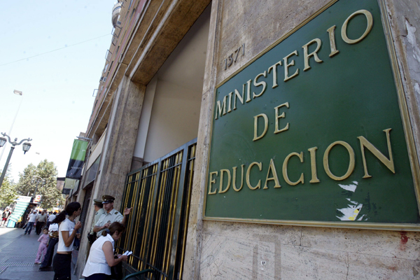 SJM interpondrá recurso de protección contra Mineduc por excluir a 7 extranjeras de la gratuidad SJM interpondrá recurso de protección contra Mineduc por excluir a 7 extranjeras de la gratuidad