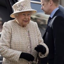 La reina Isabel II sanciona la ley del 