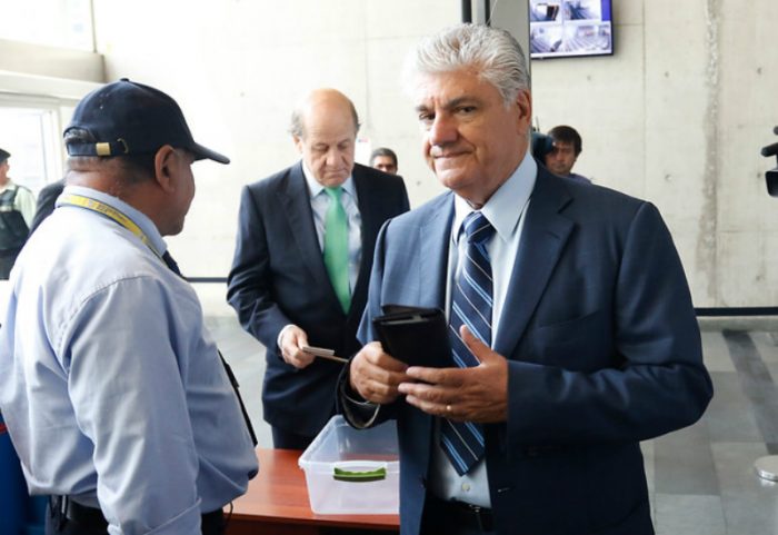 Caso Penta: Fiscal Guerra solicitará penas efectivas de cárcel para Délano y Lavín Caso Penta: Fiscal Guerra solicitará penas efectivas de cárcel para Délano y Lavín