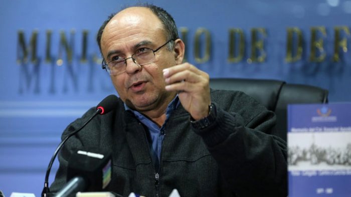 Las polémicas frases del ministro de Defensa boliviano al que se le negó entrar a Chile