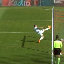 [VIDEO] La espectacular acrobacia de Gary Medel para salvar al Inter