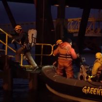 [VIDEO] Greenpeace despliega activistas en Isla Riesco para denunciar otra gran amenaza de los mares de Magallanes