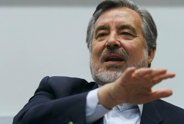 Guillier responde a críticas por falta de contenido de su candidatura: «Yo no conozco el programa de ningún candidato» Guillier responde a críticas por falta de contenido de su candidatura: