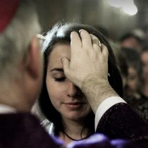 Crítica participación de la mujer en la Iglesia