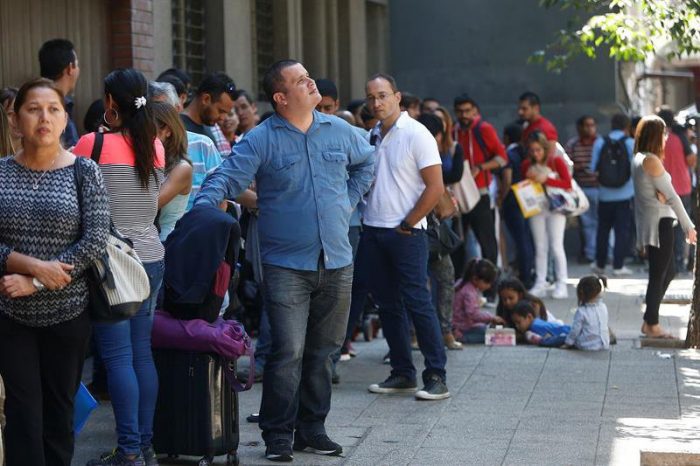 Estudio revela la opinión de los extranjeros sobre el chileno: 40,3% los considera menos sociables