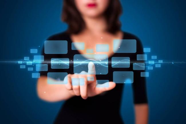 Mujeres se entretienen e informan principalmente en redes sociales desplazando a la TV Mujeres se entretienen e informan principalmente en redes sociales desplazando a la TV