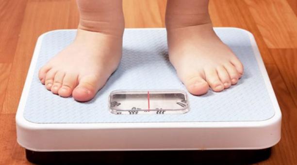 Obesidad infantil: 7 factores que la producen y cómo evitarla Obesidad infantil: 7 factores que la producen y cómo evitarla
