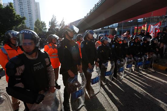 Gobierno argentino pide a la gente acuda a trabajar y perder miedo a 