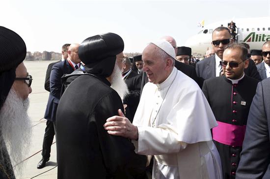 El papa llega a Egipto para defender la reconciliación entre religiones El papa llega a Egipto para defender la reconciliación entre religiones
