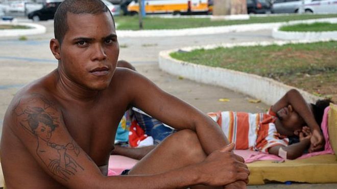 “Zombies que deambulan drogados con crack”: la brutal vida de miles de niños y jóvenes en las calles de Salvador, en Brasil