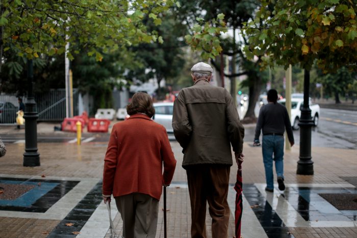 Vejez… mucho más que pensiones Vejez… mucho más que pensiones