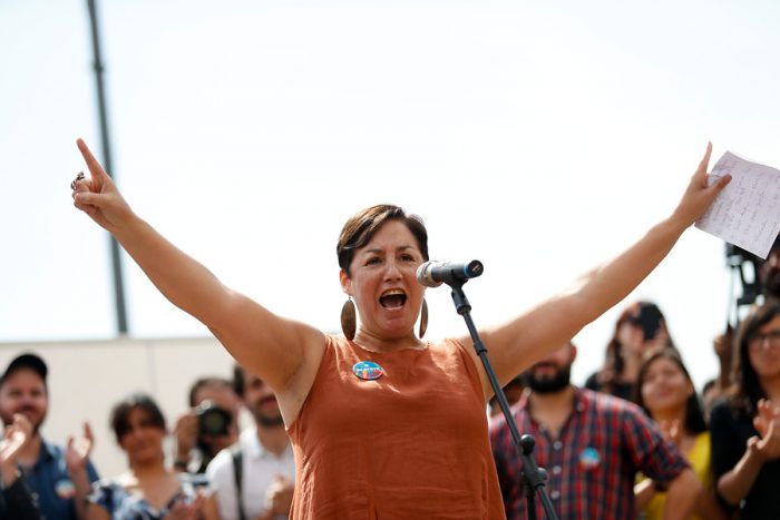 Beatriz Sánchez barre con la tecnocracia:”¿Fueron los aficionados los que crearon el sistema de AFP, la colusión y el Transantiago? No” Beatriz Sánchez barre con la tecnocracia: