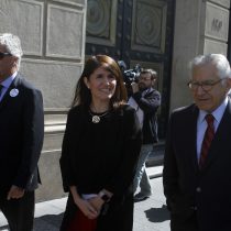 Gobierno sale en bloque a apoyar al ministro Valdés tras funa