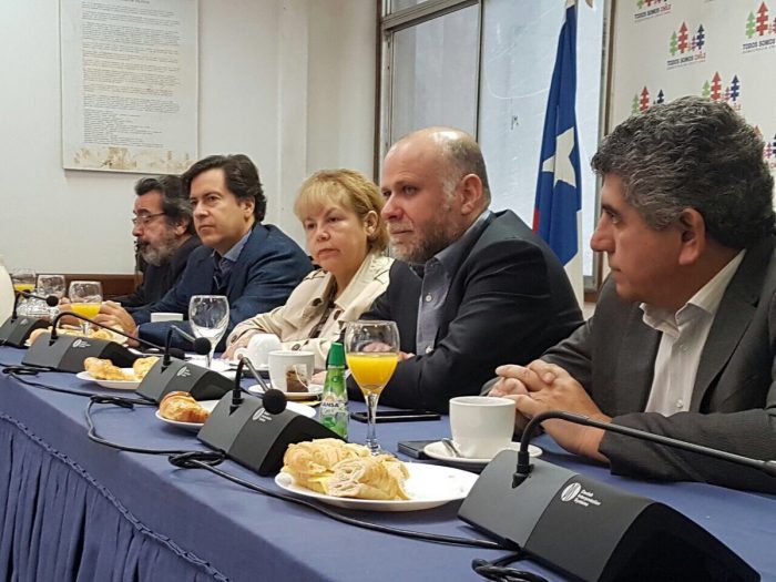 Directivas del PS y la DC se reúnen y manifiestan «voluntad de entendimiento estratégico» de cara a negociación parlamentaria Directivas del PS y la DC se reúnen y manifiestan