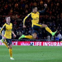 [VIDEO] Alexis Sánchez abre la cuenta con golazo de tiro libre para el Arsenal ante el Middlesbrough en la Premier League