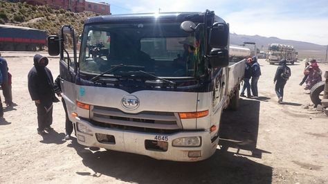 Autoridades bolivianas devuelven a Chile un camión robado en ese país Autoridades bolivianas devuelven a Chile un camión robado en ese país