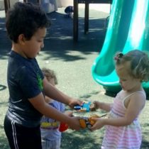 ¿Los niños siempre tienen que compartir sus juguetes con los demás?