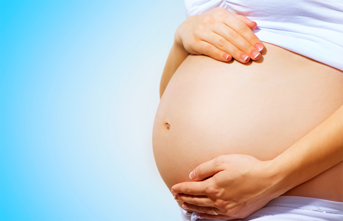 Postergación del embarazo en Chile: los riesgos y cuidados de esta tendencia