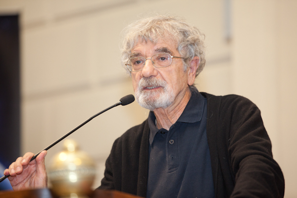 Humberto Maturana defiende polémica tesis del doctor Soto sobre el cáncer Humberto Maturana defiende polémica tesis del doctor Soto sobre el cáncer
