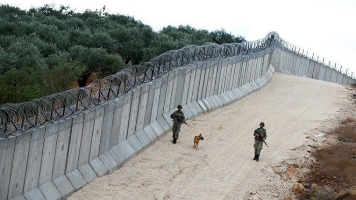 Turquía finaliza la construcción de muro de 556 kilómetros en su frontera con Siria Turquía finaliza la construcción de muro de 556 kilómetros en su frontera con Siria
