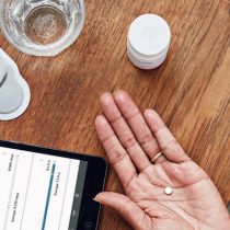 Revolución digital lleva a la industria farmacéutica un paso más allá de sólo recetar medicamentos