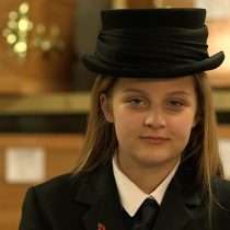 [VIDEO] La niña que ayuda a organizar funerales con solo 12 años