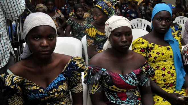 Trofeos de guerra: la odisea sufrida por las 82 niñas liberadas por Boko Haram y por qué no han regresado con sus familias