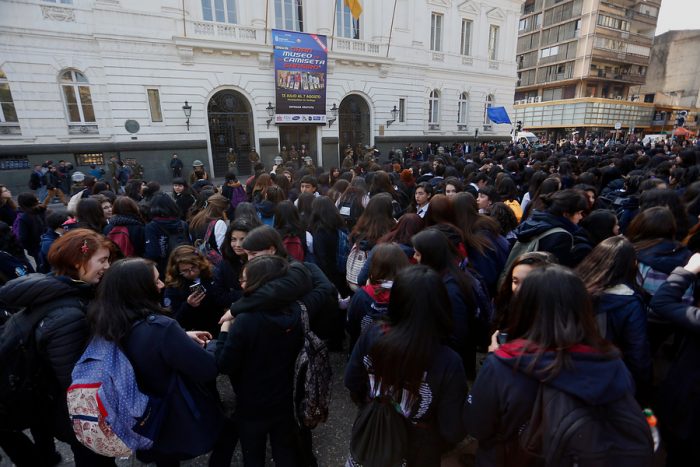 Estudiantes convocan a manifestación para este martes para insistir por condonación a morosos del CAE Estudiantes convocan a manifestación para este martes para insistir por condonación a morosos del CAE