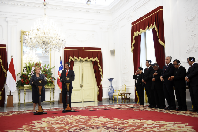Bachelet se compromete a terminar el tratado comercial con Indonesia en 2017