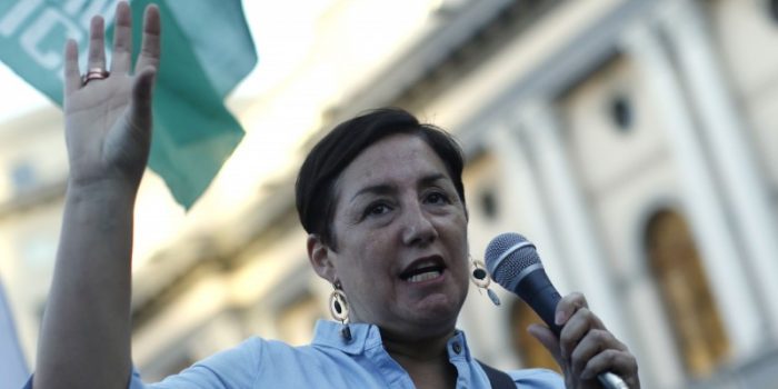Beatriz Sánchez capitaliza pegándole a Bachelet: 