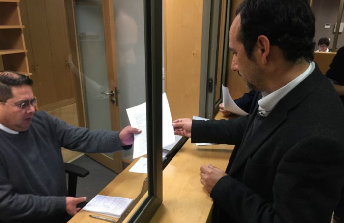 Diputados comunistas piden no autorizar a Mega la compra de tres radios FM Diputados comunistas piden no autorizar a Mega la compra de tres radios FM