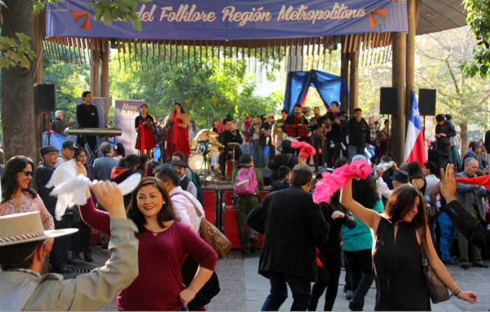 Ciclo gratuito de “Cuecas y Folklore en mi Plaza” en Plaza de Armas de Santiago