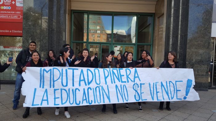 Dèjá Vu de 2011: Estudiantes funan a Piñera y dicen que su candidatura «pone en riesgo todos los avances logrados» Dèjá Vu de 2011: Estudiantes funan a Piñera y dicen que su candidatura
