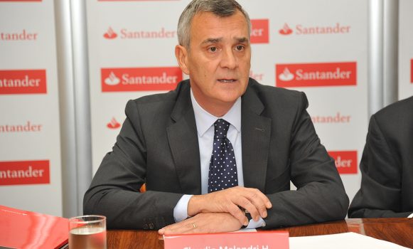 Santander Chile aumentó sus ganancias 20% en primera mitad del año y en la región la matriz española generó más de la mitad de sus utilidades