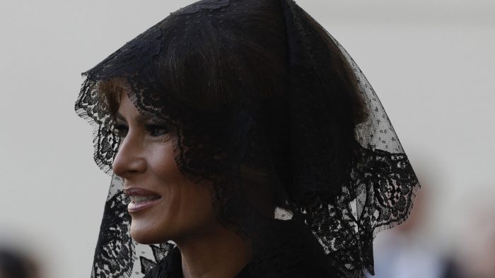 Por qué el velo de Melania llamó la atención en el encuentro entre el Papa y el presidente Trump Por qué el velo de Melania llamó la atención en el encuentro entre el Papa y el presidente Trump