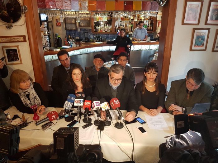 Guillier recibe propuestas de periodistas para avanzar en una Ley de Medios que asegure un «avisaje estatal equitativo» Guillier recibe propuestas de periodistas para avanzar en una Ley de Medios que asegure un