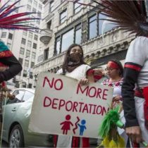 Latinos en Estados Unidos dejan de gastar dinero debido a reprensión de políticas migratorias