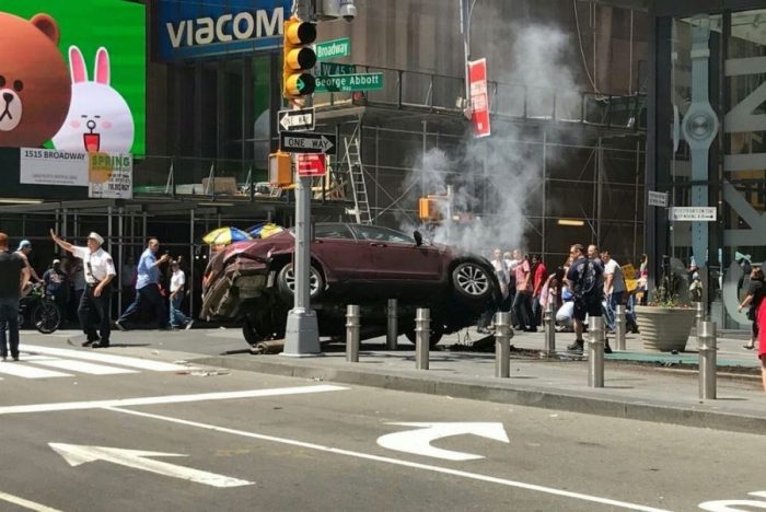 Nueva York: un vehículo a alta velocidad atropella a varias personas y deja un muerto y heridos en Times Square