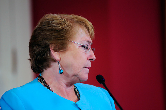 Tribunal remite a Corte de Apelaciones querella contra Bachelet por ejercicio ilegal de profesión