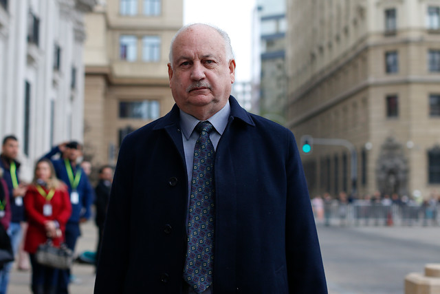 Guillermo Teillier (PC) se desquita con Chile Vamos: «Es hora de investigar a quienes hoy apuntan con el dedo, pese a tener militantes formalizados por sus nexos entre política y dinero» Guillermo Teillier (PC) se desquita con Chile Vamos: