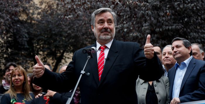 Guillier anuncia que buscará recuperar la “confianza” para impulsar el crecimiento del país en un eventual gobierno Guillier anuncia que buscará recuperar la