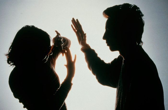 Violencia en el pololeo cómo la prevenimos: ¿Leyes o educación? Violencia en el pololeo cómo la prevenimos: ¿Leyes o educación?